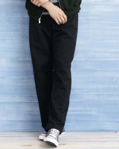 A Sweatpants without pockets open